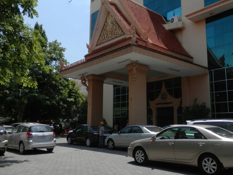 カンボジア プノンペン パナストラ大学