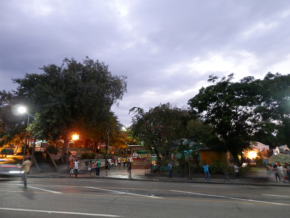 サンティアゴ・デ・クーバ 夜の街