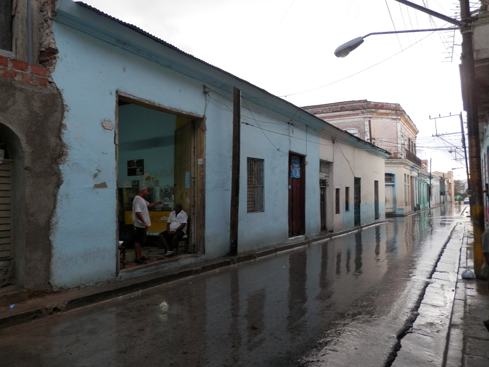 サンティアゴ・デ・クーバ 雨上がりの街並み０５
