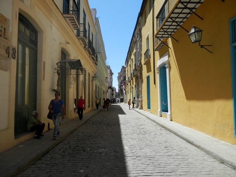 ハバナ旧市街地の街並み