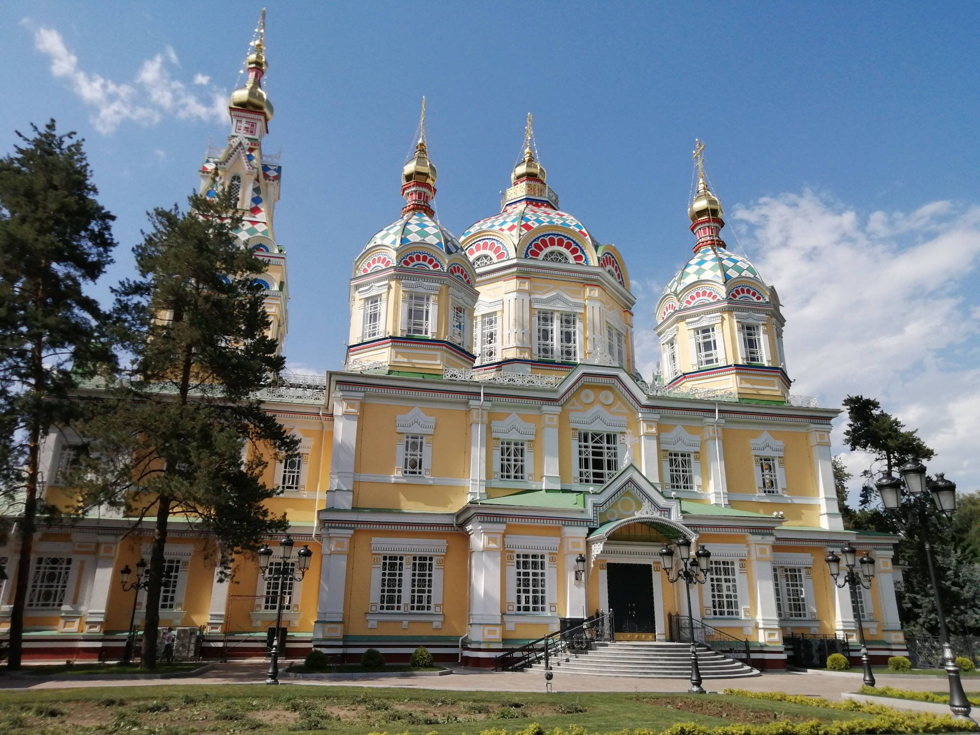 アルマトイ ゼンコフ教会