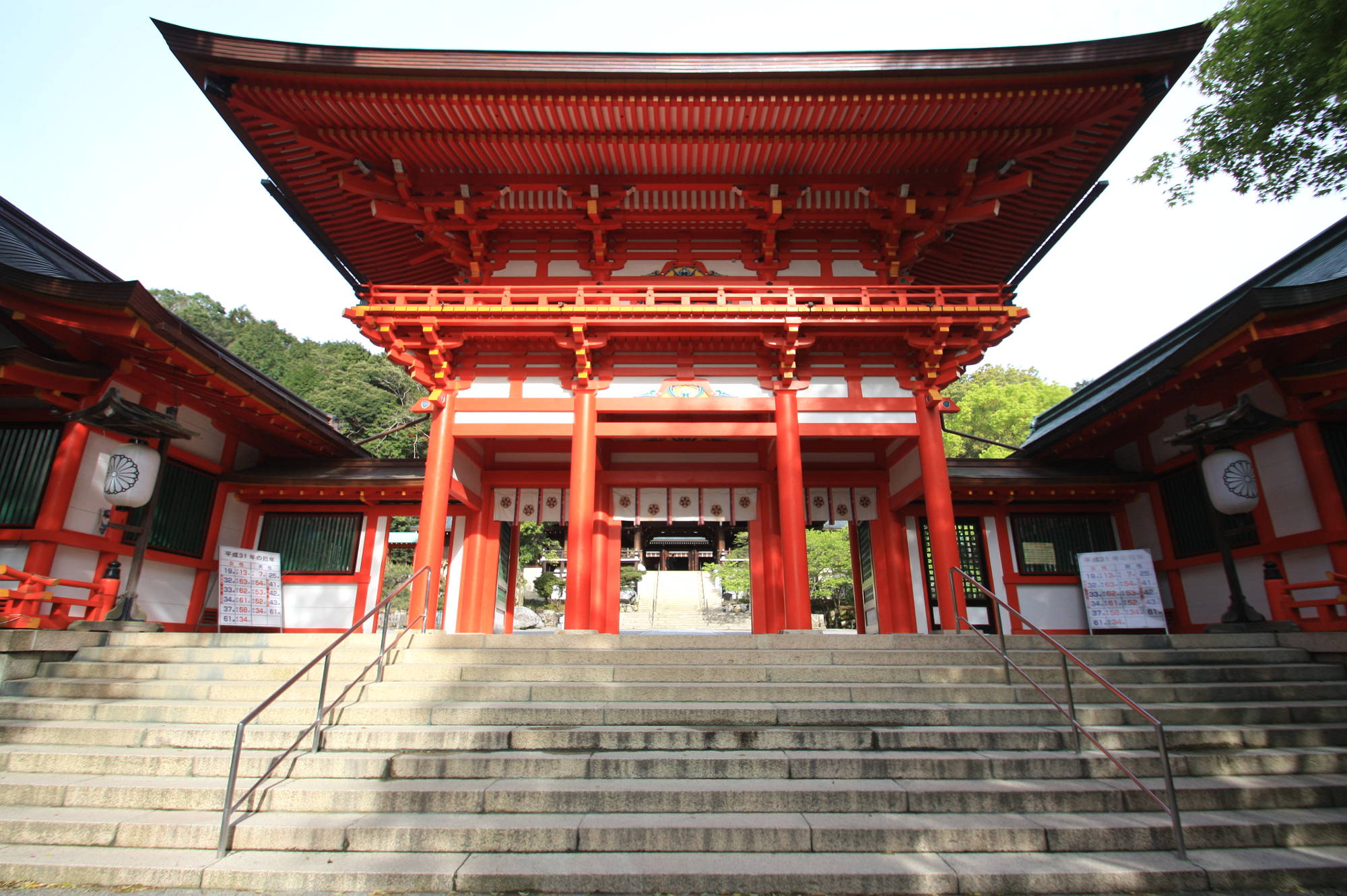 近江神宮の楼門