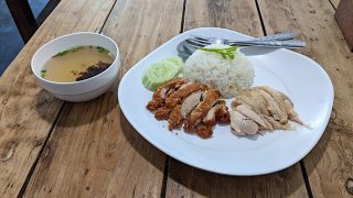 チェンマイ「Chicken rice Koyi」のカオマンガイ